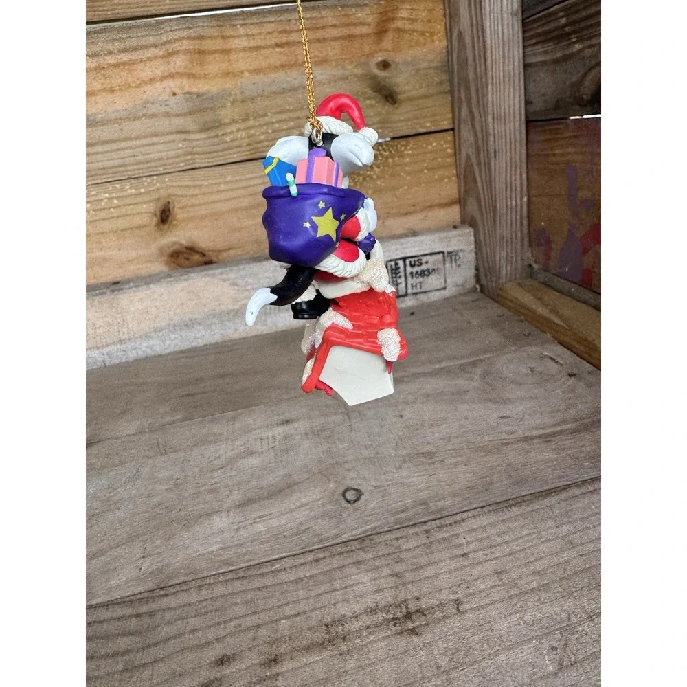 1996 Looney Tunes Sylvester and‎ Tweety Santa Birdhouse Christmas Ornament